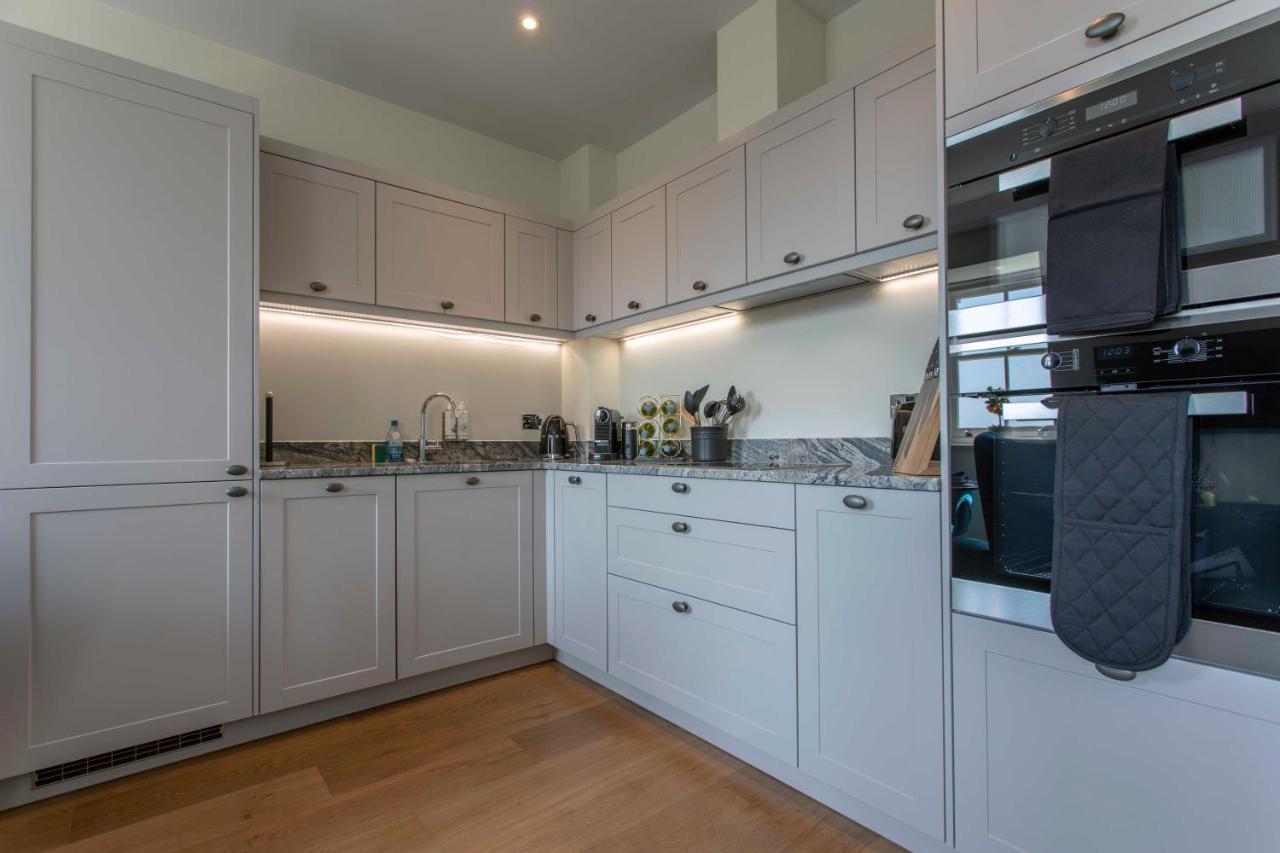 Beautiful, Modern In Hope Place Bath, 1 Bedroom Luxury Centre With Beautiful Views, A Stones Throw From The Royal Crescent In *