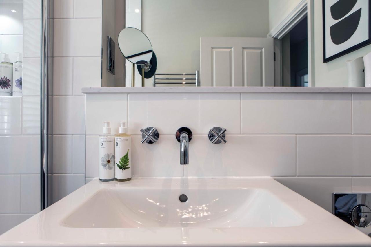 Beautiful, Modern In Hope Place Bath, 1 Bedroom Luxury Centre With Beautiful Views, A Stones Throw From The Royal Crescent In Апартаменты *